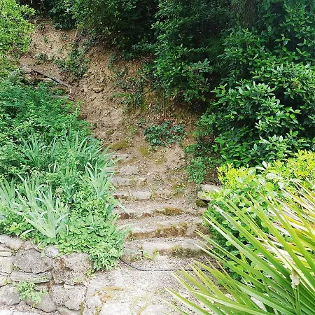 Les Acanthes Bed & Breakfast